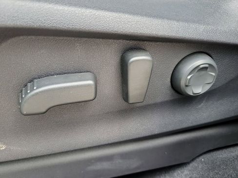 Used 2025 Subaru Ascent Bronze Edition image 17