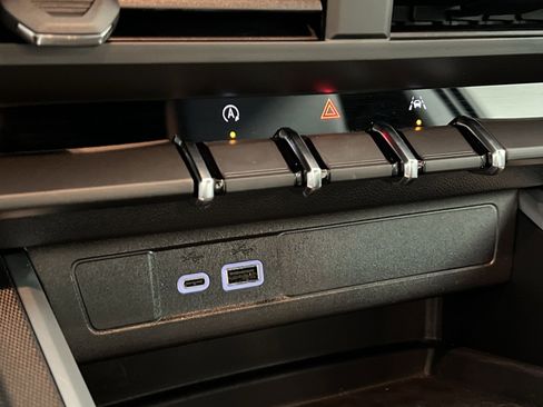 Used 2025 Chevrolet Colorado Trail Boss image 32