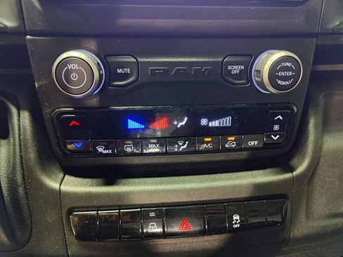 Used 2024 RAM ProMaster 2500 w/ Convenience Group FWD image 32