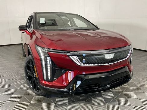 New 2025 Cadillac Optiq Sport 2 w/ LPO, ONYX Package AWD/4WD image 8