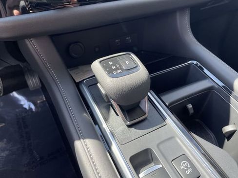 Certified 2025 Nissan Pathfinder SL image 32