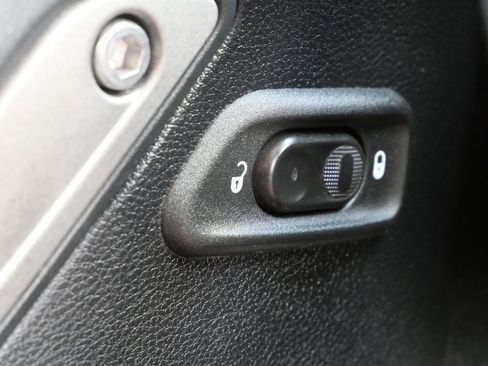 Used 2015 Jeep Wrangler Unlimited Sport w/ Quick Order Package 24S AWD/4WD image 24