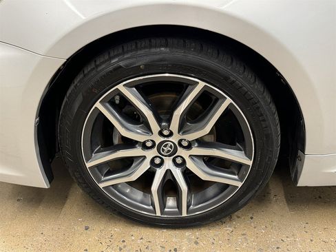 Used 2014 Scion tC FWD image 4
