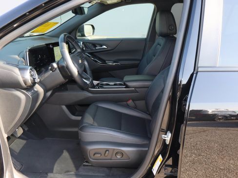 Used 2025 Chevrolet Equinox LT w/ Convenience Package II FWD image 7
