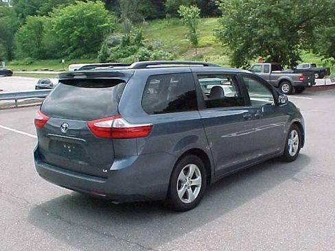 Used 2015 Toyota Sienna LE FWD image 29