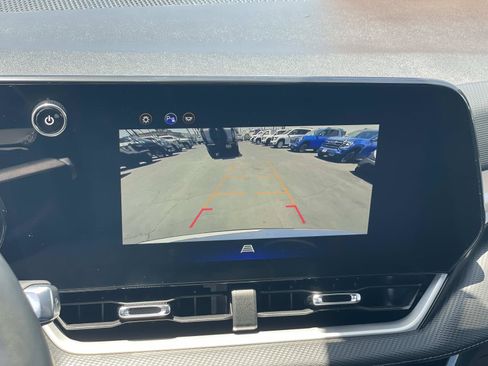 Used 2025 Chevrolet Equinox LT FWD image 17