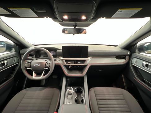 Used 2026 Ford Explorer ST-Line w/ ST-Line Street Pack AWD/4WD image 9