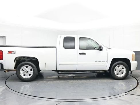 Used 2007 Chevrolet Silverado 1500 LT w/ 2LT Audio Package AWD/4WD image 15