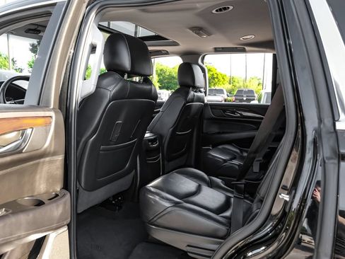 Used 2018 Cadillac Escalade Luxury RWD image 36