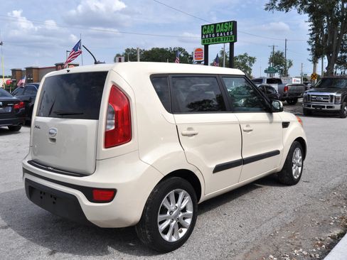 Used 2013 Kia Soul + FWD image 11