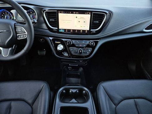 New 2026 Chrysler Pacifica Select image 12