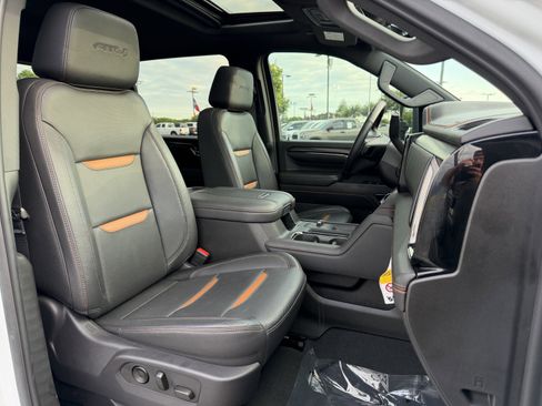 Used 2024 GMC Sierra 2500 AT4 w/ AT4 Premium Plus Package AWD/4WD image 30