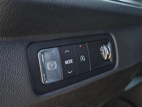 Used 2026 Chevrolet Traverse LT FWD image 13