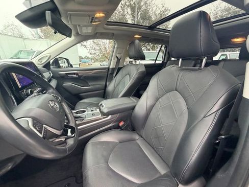 Used 2023 Toyota Highlander Platinum image 13
