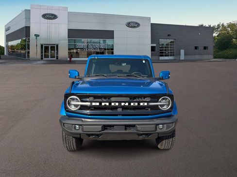 Used 2023 Ford Bronco Outer Banks AWD/4WD image 3
