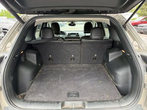 Used 2019 Jeep Cherokee Limited w/ Technology Group image 14