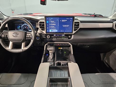 Used 2024 Toyota Tundra Limited AWD/4WD image 10