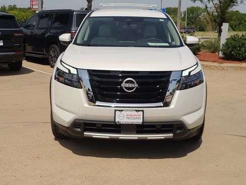 Certified 2025 Nissan Pathfinder SL FWD image 5