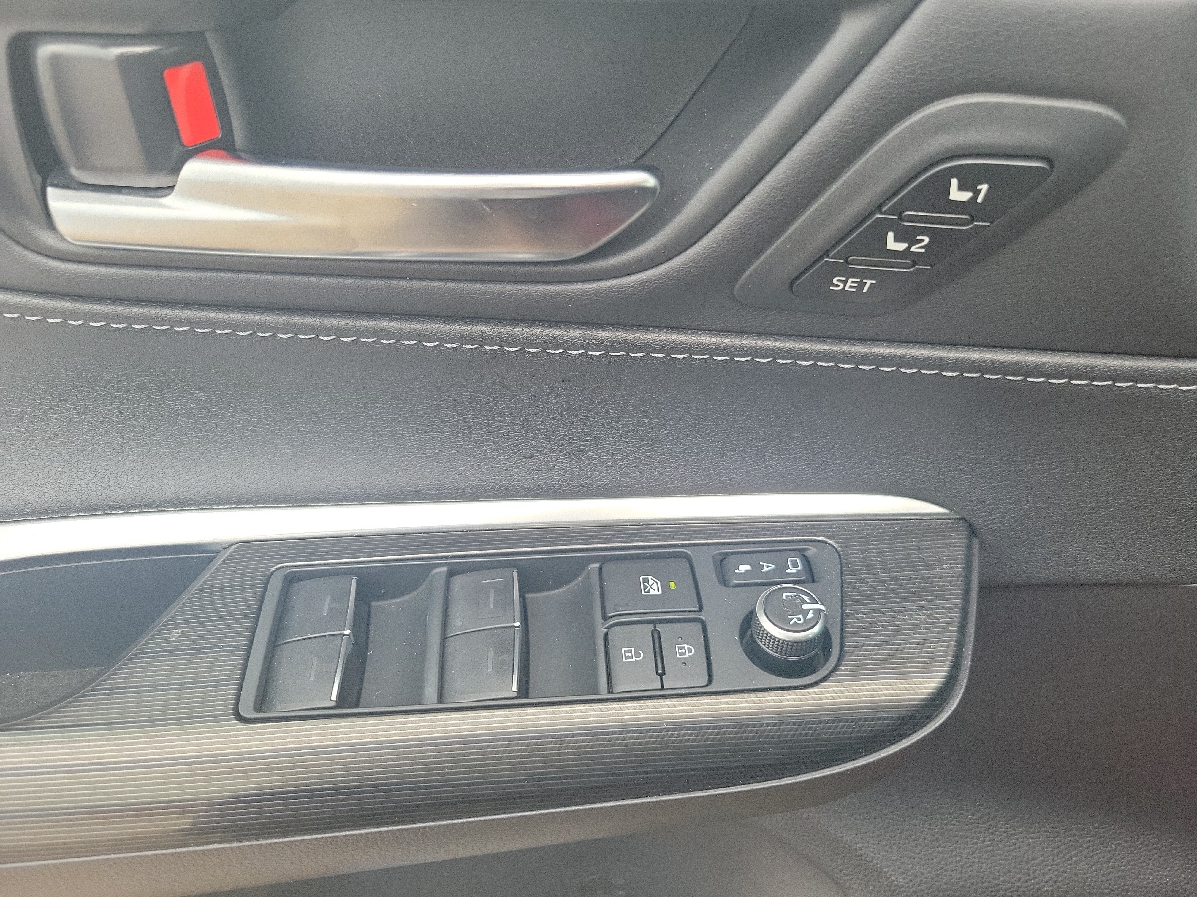 Used 2023 Toyota Venza Nightshade AWD/4WD image 32