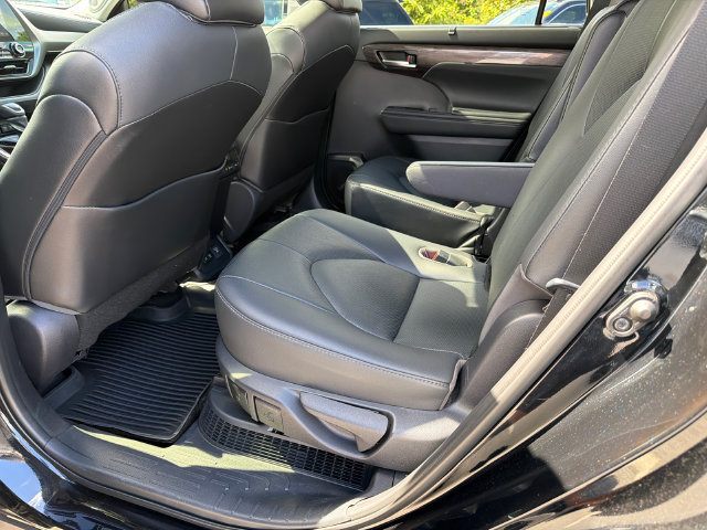 Used 2021 Toyota Highlander Limited FWD image 21