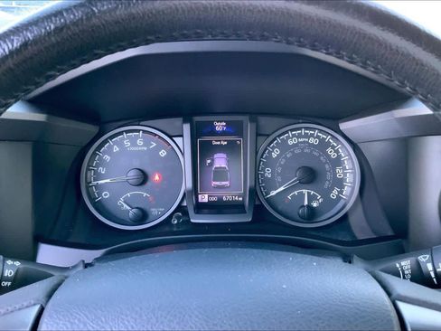 Used 2019 Toyota Tacoma TRD Off-Road w/ Technology Package AWD/4WD image 25