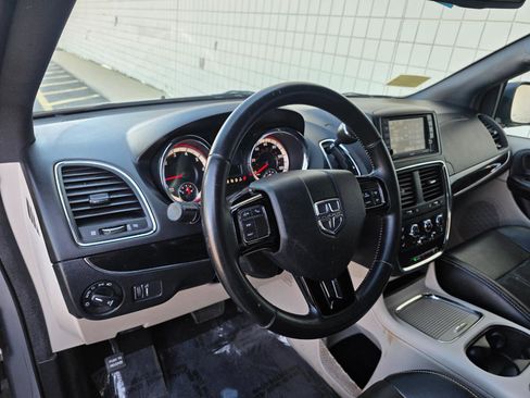 Used 2019 Dodge Grand Caravan SXT FWD image 10