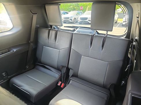 Used 2024 Lexus GX 550 w/ Accessory Package (2T) AWD/4WD image 33