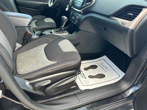 Used 2015 Jeep Cherokee Sport w/ Cold Weather Group image 12