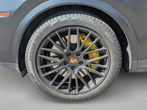 Used 2020 Porsche Cayenne S image 10