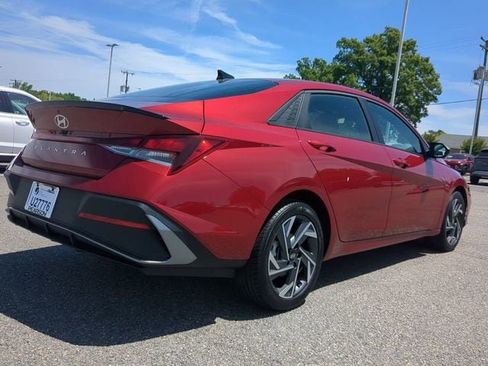 Used 2025 Hyundai Elantra Sport FWD image 4