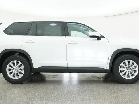 New 2026 Toyota Grand Highlander FWD image 30