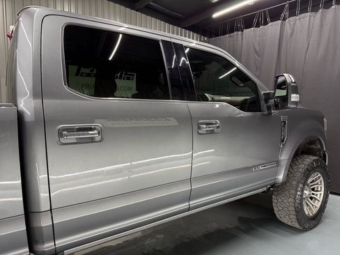 Used 2022 Ford F250 Platinum w/ FX4 Off-Road Package AWD/4WD image 12