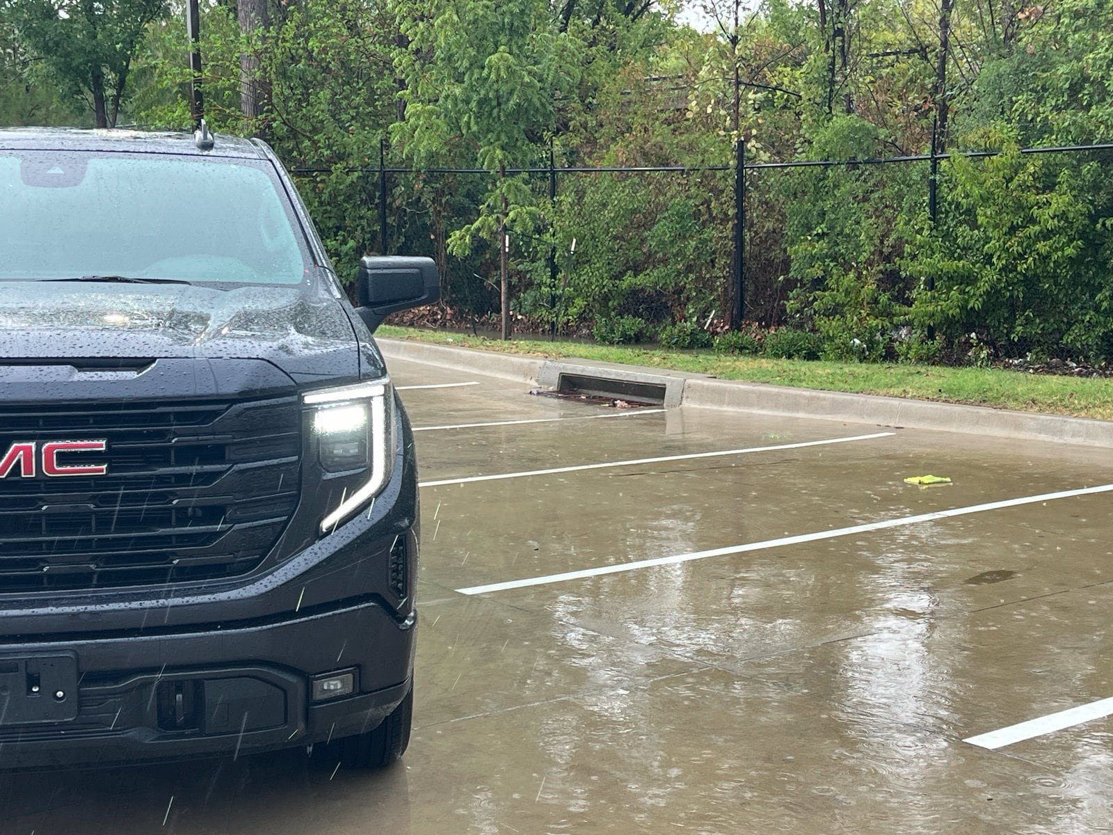 Used 2023 GMC Sierra 1500 Elevation RWD image 3