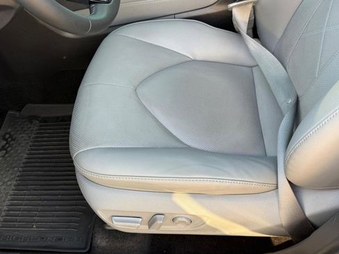 Used 2025 Toyota Highlander Platinum image 20