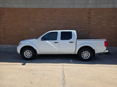 Used 2018 Nissan Frontier SV AWD/4WD image 5