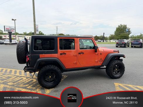 Used 2015 Jeep Wrangler Unlimited Rubicon w/ Connectivity Group AWD/4WD image 4