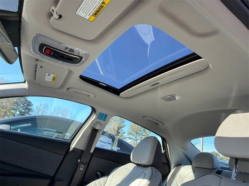 New 2026 Hyundai Elantra Limited image 32