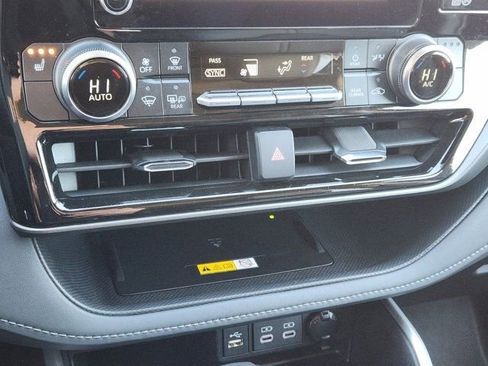 Used 2024 Toyota Highlander XLE image 21