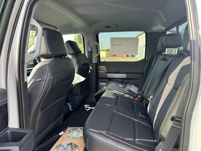 New 2026 Ford F250 Lariat w/ Black Appearance Package