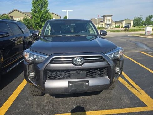 Used 2022 Toyota 4Runner SR5 Premium w/ Moonroof Package AWD/4WD image 2
