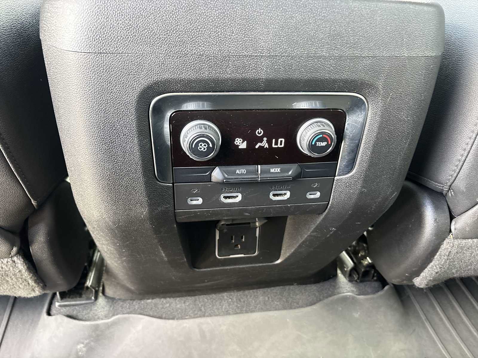 Used 2024 Chevrolet Suburban Z71 AWD/4WD image 20