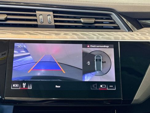 Used 2022 Audi e-tron Premium w/ Convenience Plus Package image 14