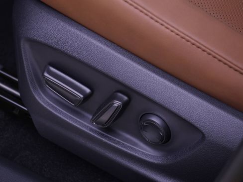 New 2025 Toyota Crown Signia Limited image 15