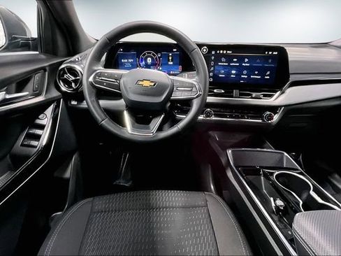 Used 2025 Chevrolet Equinox LT image 9