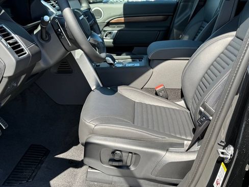 Certified 2025 Land Rover Discovery Dynamic SE AWD/4WD image 12