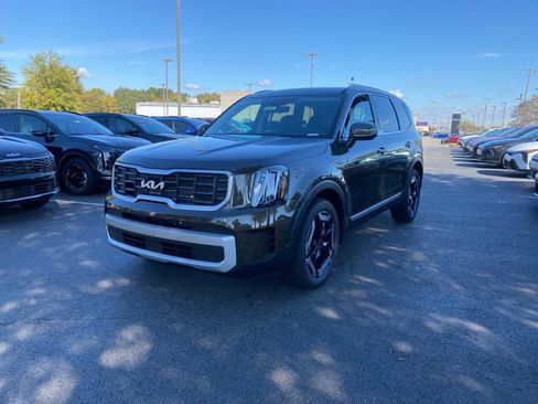 New 2025 Kia Telluride S image 3