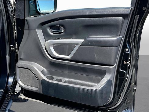 Used 2021 Nissan Titan SV w/ SV Convenience Package image 17