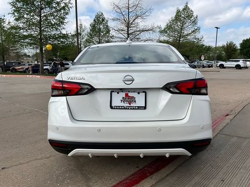 Used 2025 Nissan Versa SV image 7