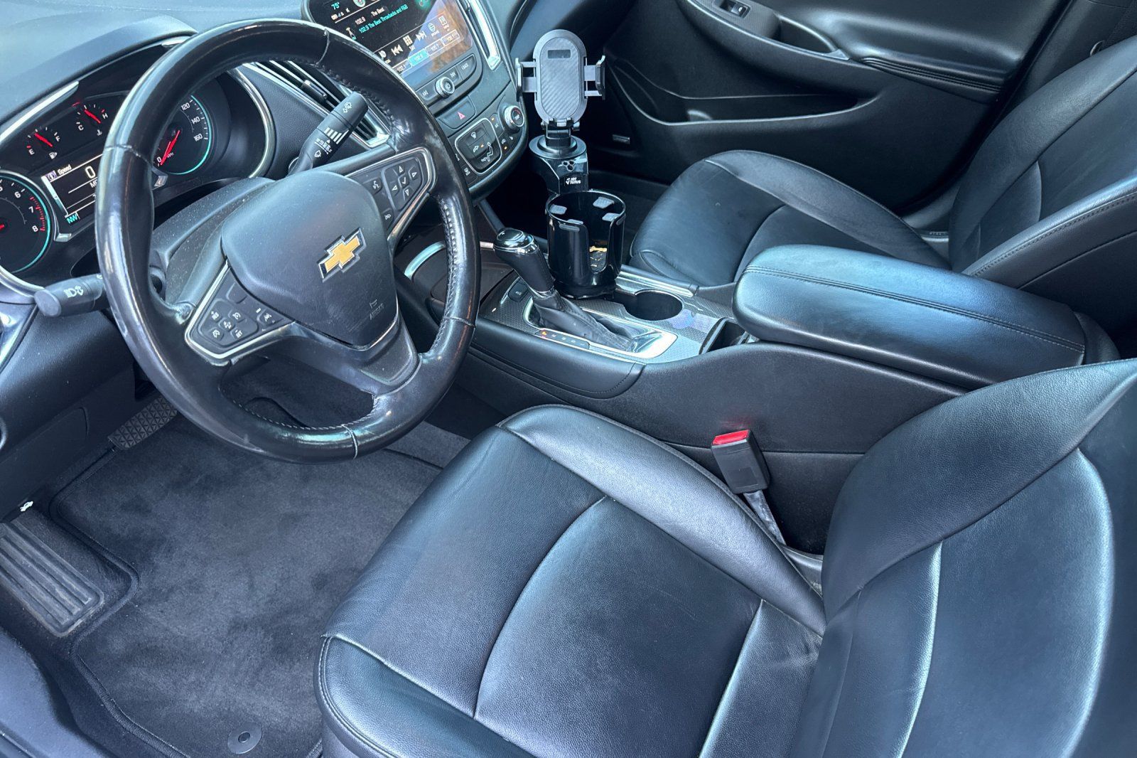 Used 2018 Chevrolet Malibu LT w/ Leather Package FWD image 11