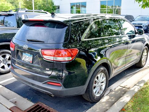 Used 2018 Kia Sorento FWD image 16